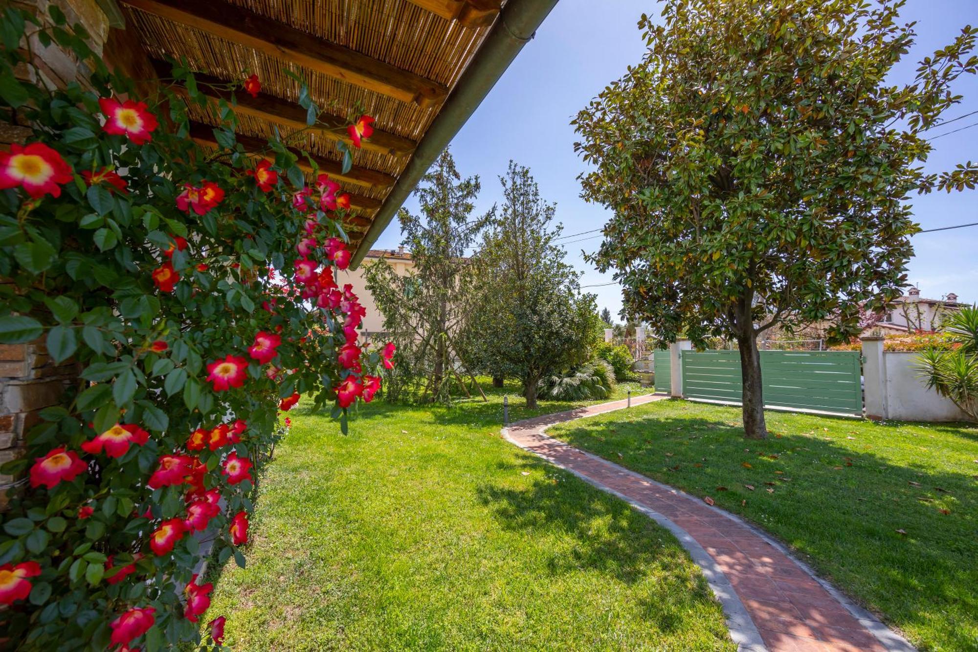 Villa Clara Few Km From The Sea - Happy Rentals Pietrasanta Eksteriør bilde